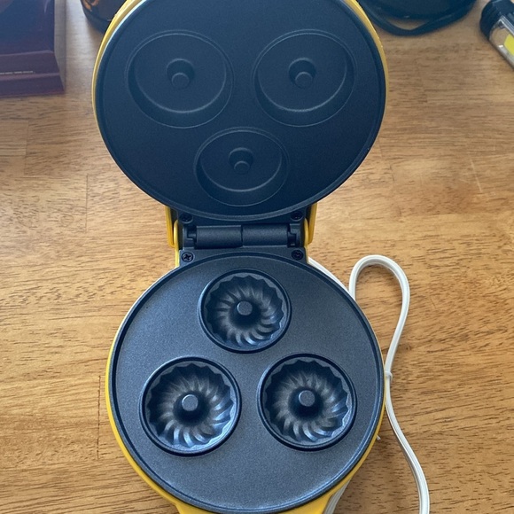 Nostalgia Mini Bundt Cake Maker - Picture 2 of 4